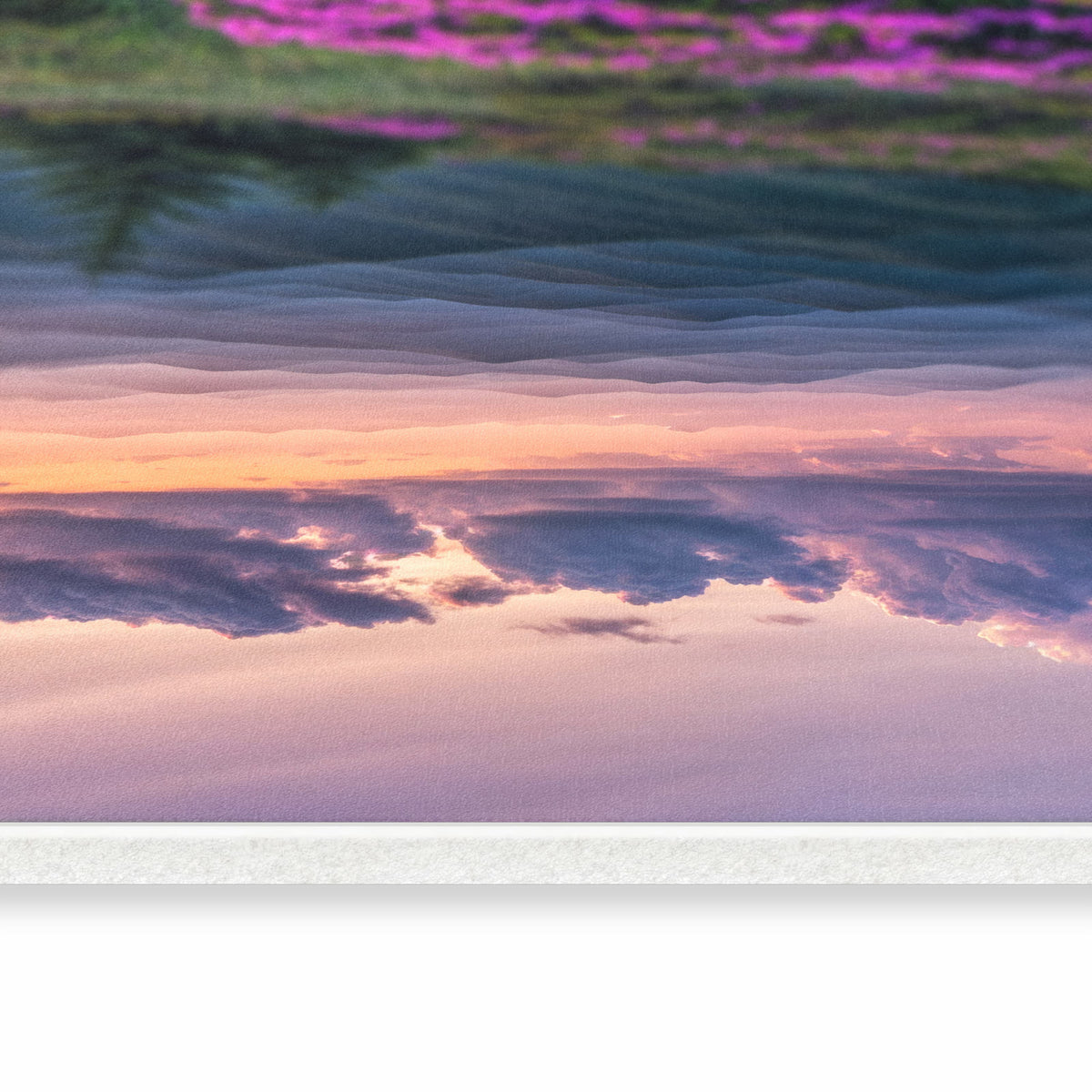 Geruchsneutraler rutschfester Küchenteppich mit Motiv Berglandschaft Blumen in seitlicher Ansicht