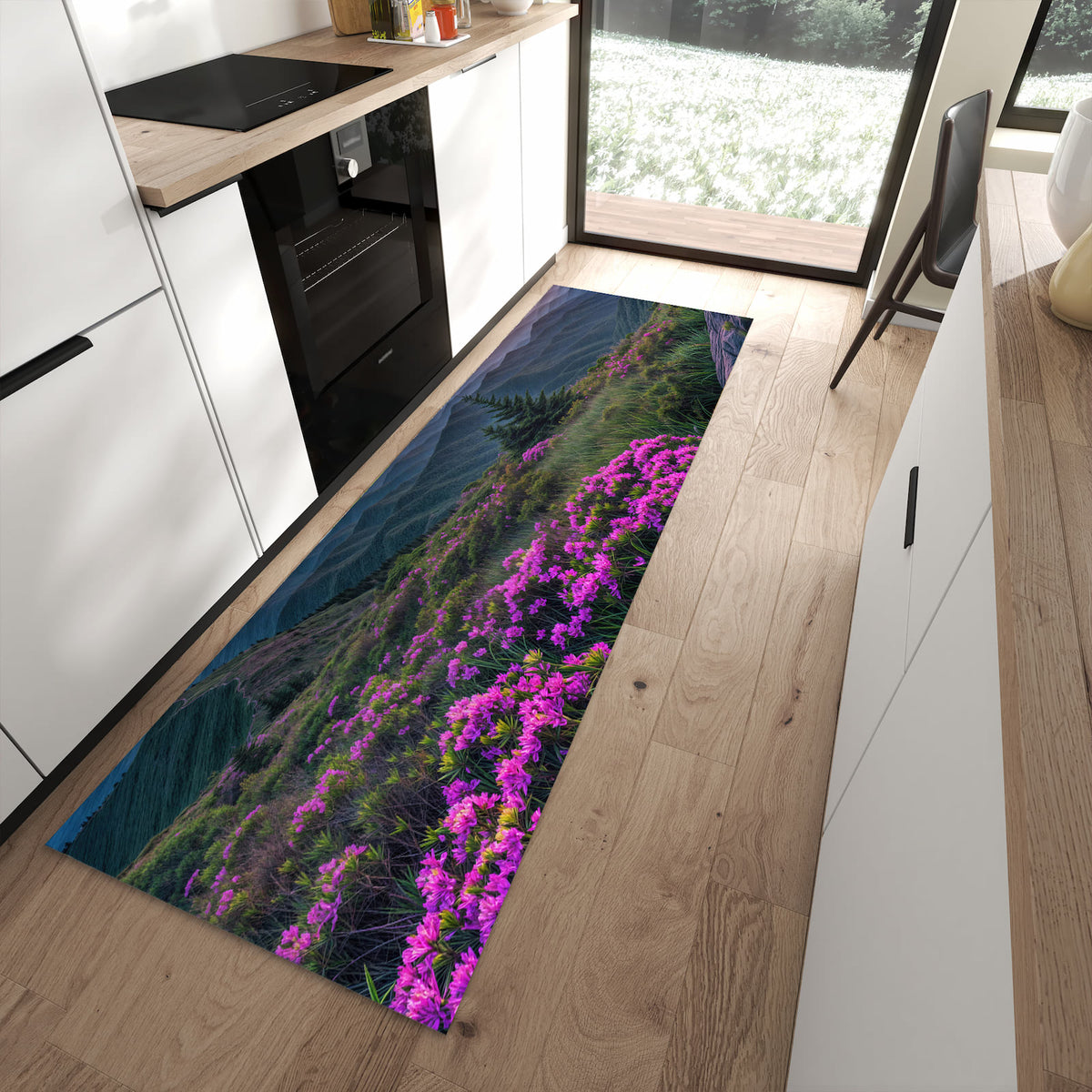 Schmutzabweisender Küchenteppich mit Motiv Berglandschaft Blumen in moderner Küche