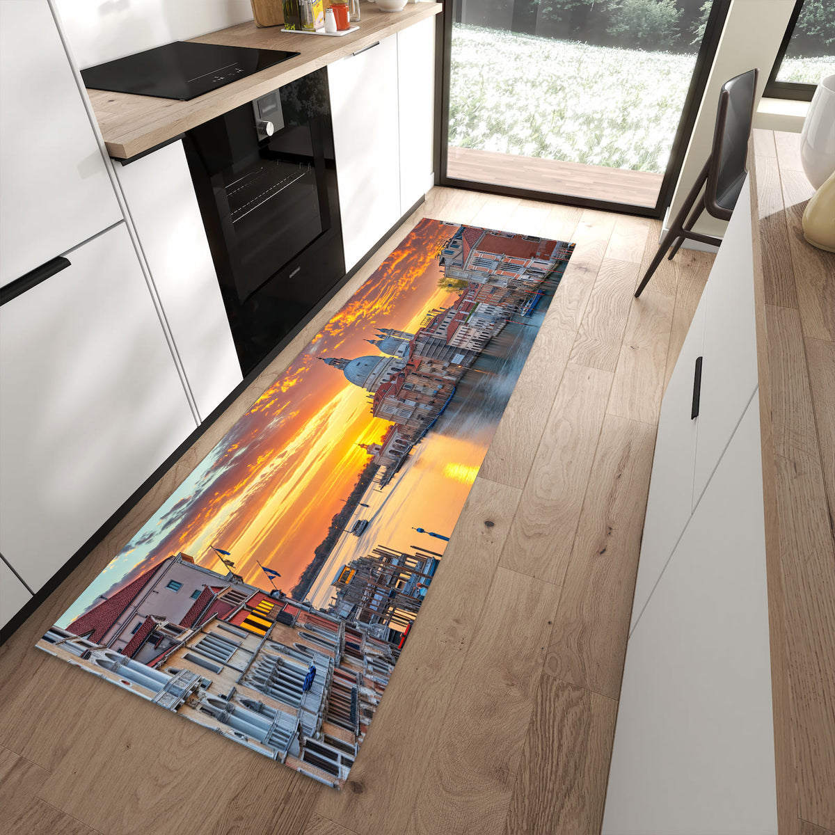 Bodenschonender rutschfester Küchenläufer mit Motiv Venedig bei Sonnenuntergang in moderner Küche
