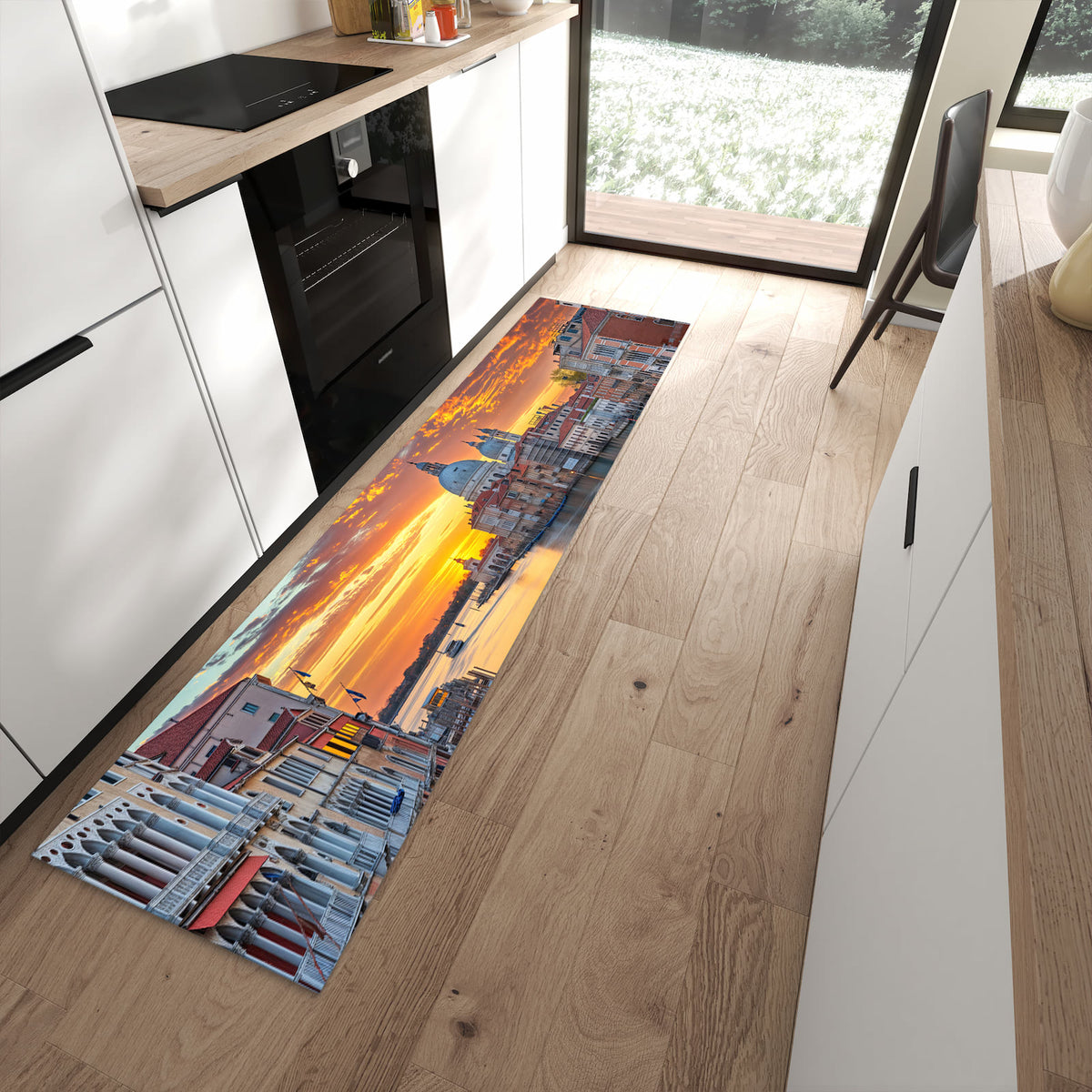 Strapazierfähiger Küchenläufer mit Motiv Venedig bei Sonnenuntergang in moderner Küche