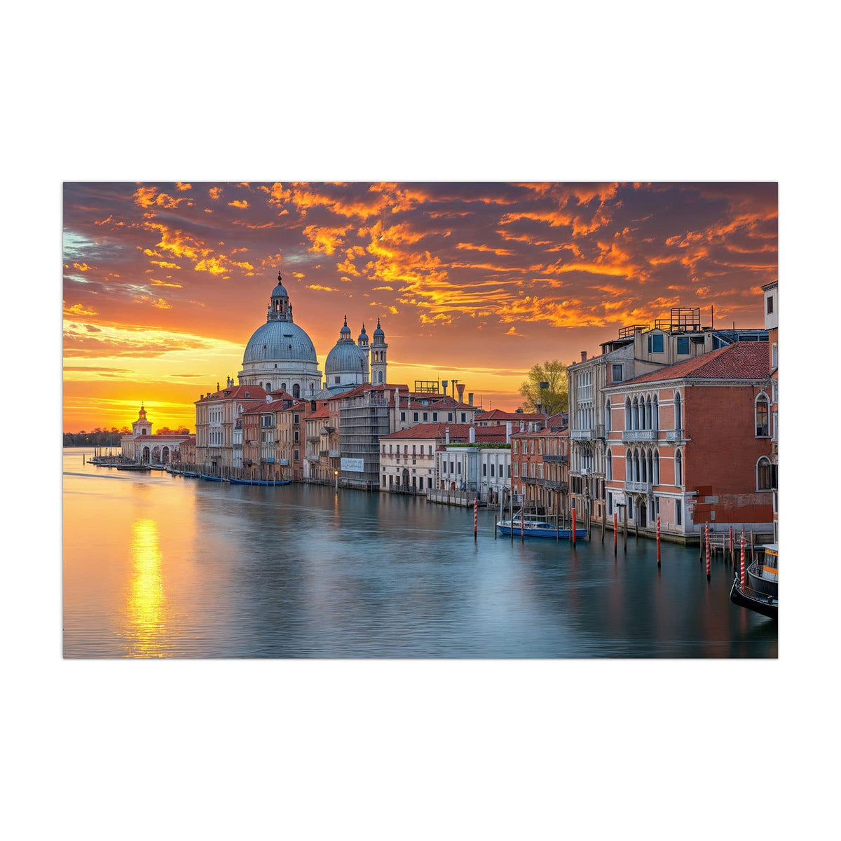 Küchenrückwand aus Glas Venedig im Abendrot im Hochformat, Motiv bildfüllend von vorn