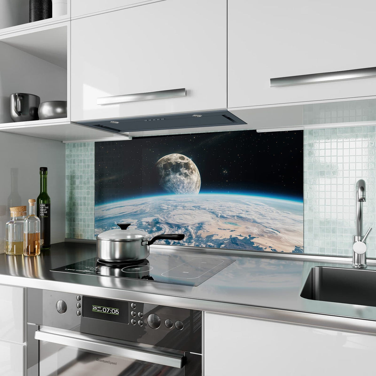 Küchenrückwand aus Glas Mond über der Erde im Hochformat als Spritzschutz hinter dem Kochfeld, über dem Fliesenspiegel montiert