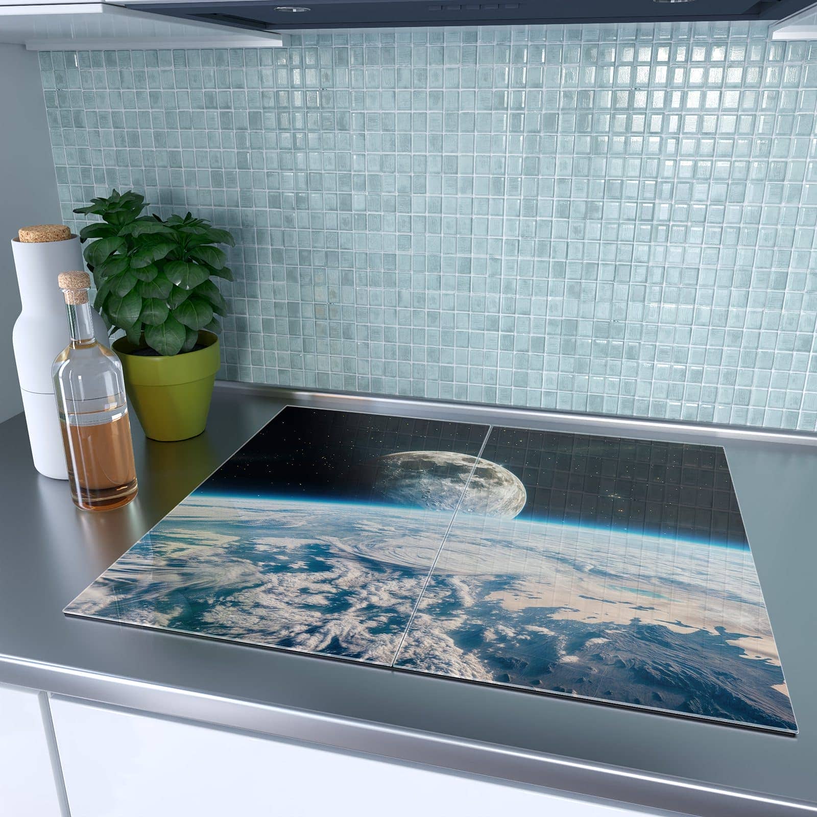 2-teilige Herdabdeckplatte aus Glas mit Mondüberblick-Motiv auf dem Ceranfeld