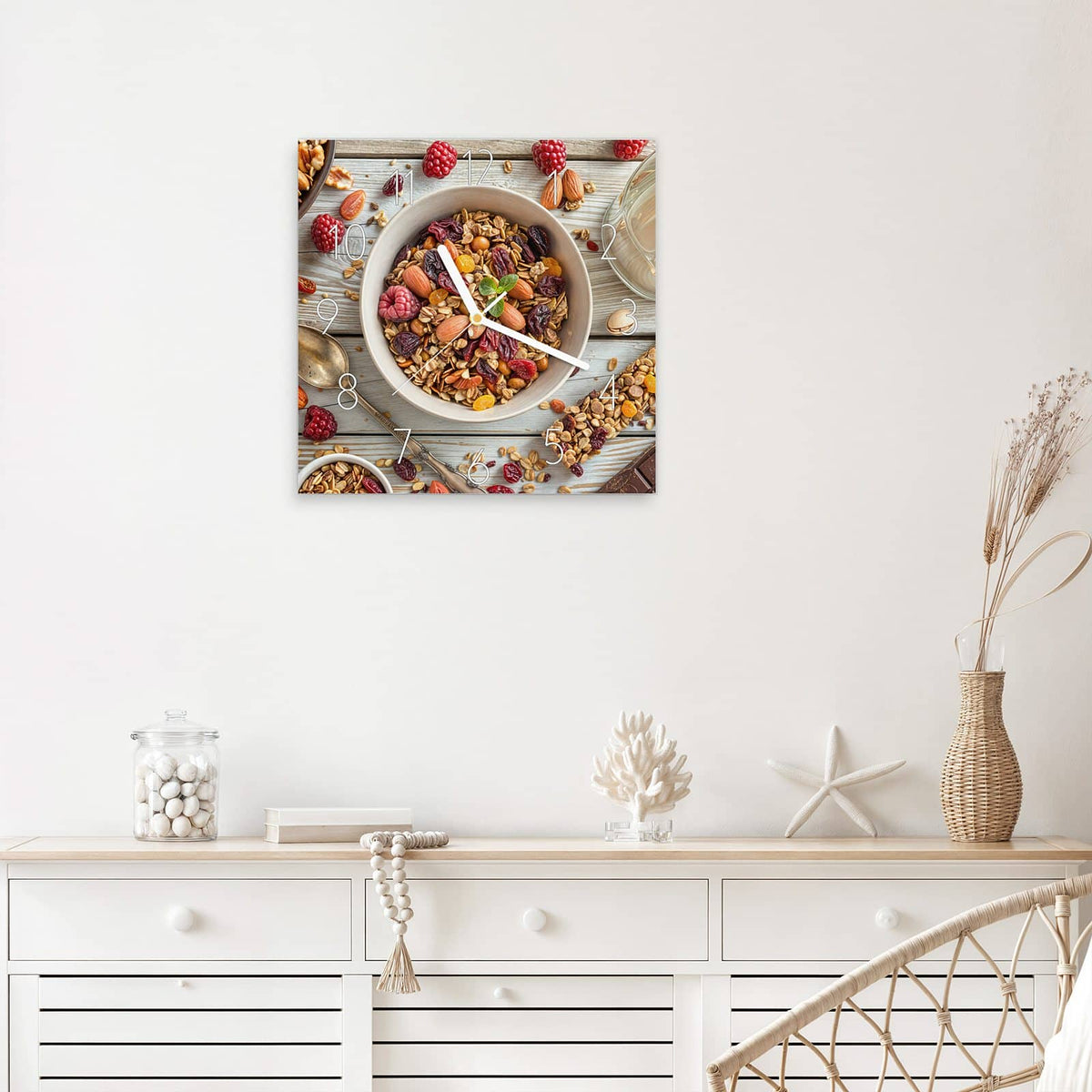 Wanduhr Luxuriöses Frühstück aus Glas – Quadratisch 30 × 30 cm – Müslischale mit Beeren und Milch