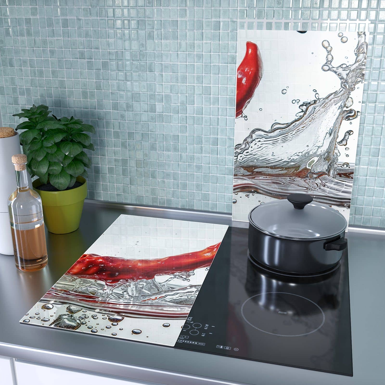 2-teilige Herdabdeckplatte mit Chili im Wasser-Motiv als Spritzschutz hinter dem Kochfeld