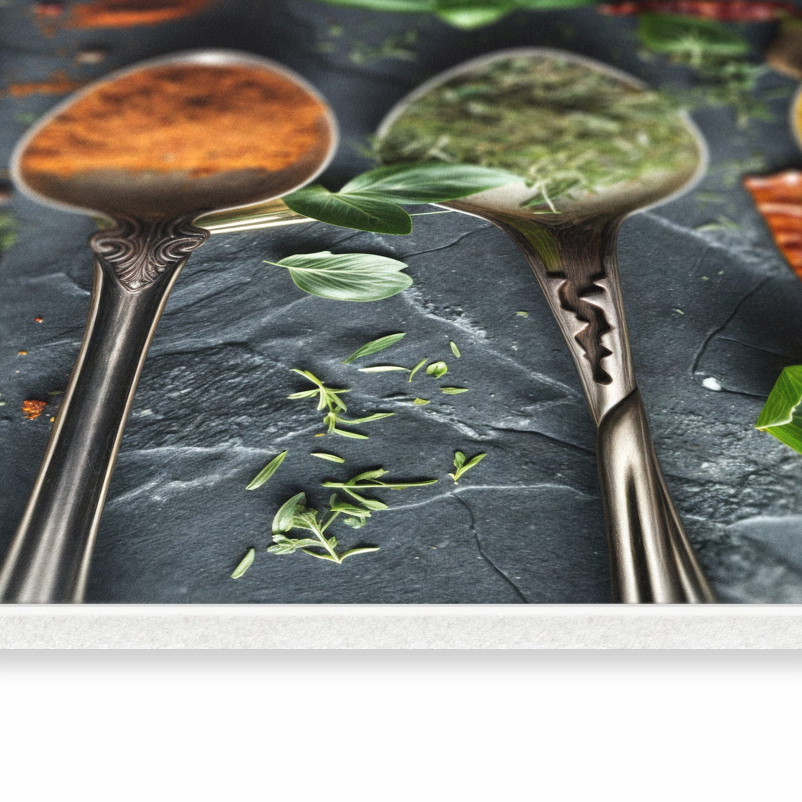 Zeitsparender Küchenläufer mit Motiv Kräuter Gewürze in seitlicher Ansicht für lange Flure