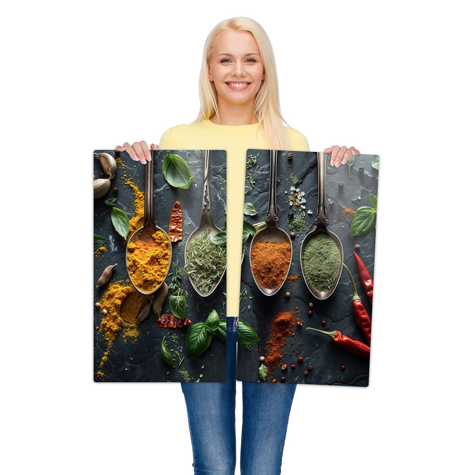 2-teilige Herdabdeckplatte mit Kräuter Gewürze-Motiv wird zur Größendarstellung gehalten