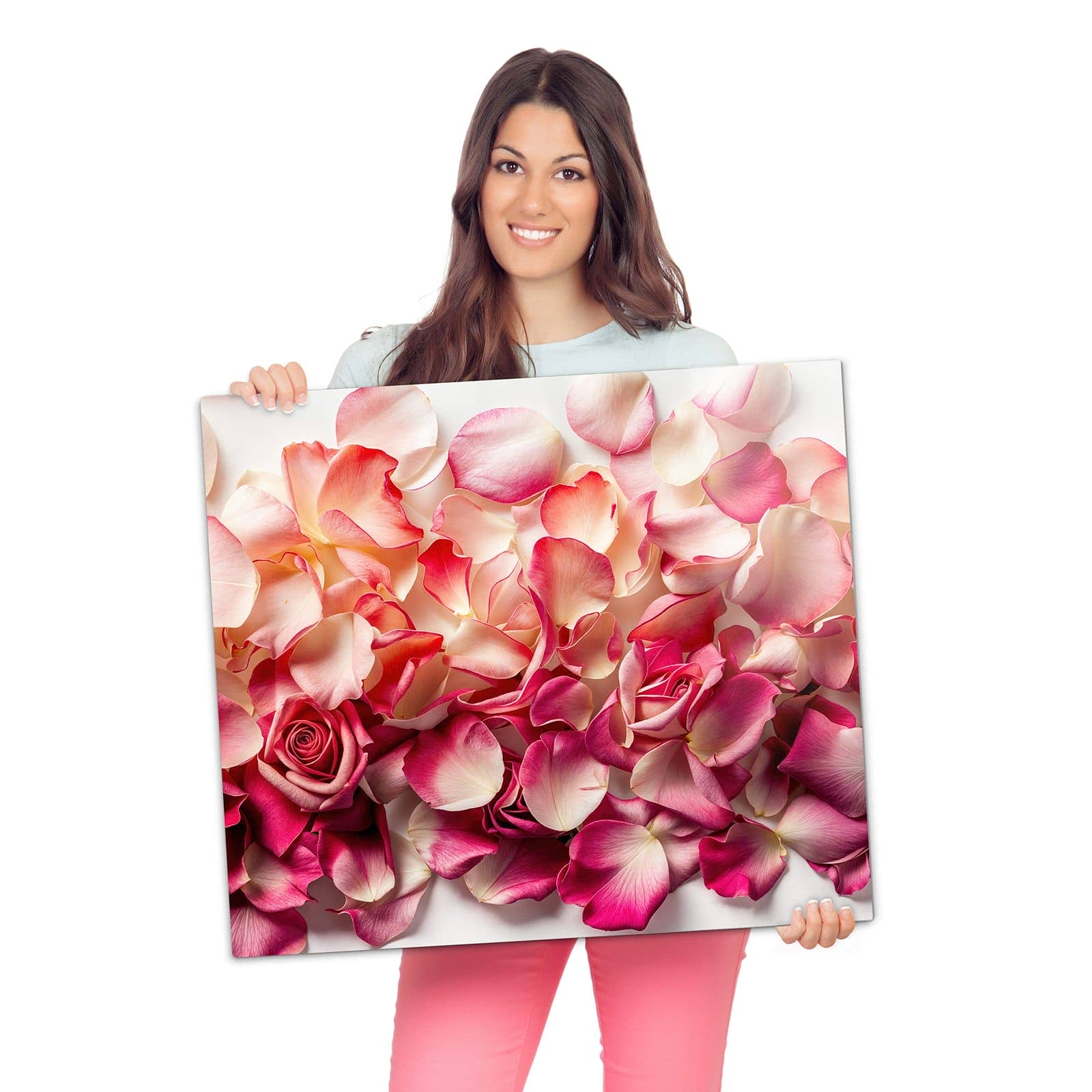 Herdabdeckplatte mit Rosenblätter Farbenspiel-Motiv wird zur Größendarstellung gehalten