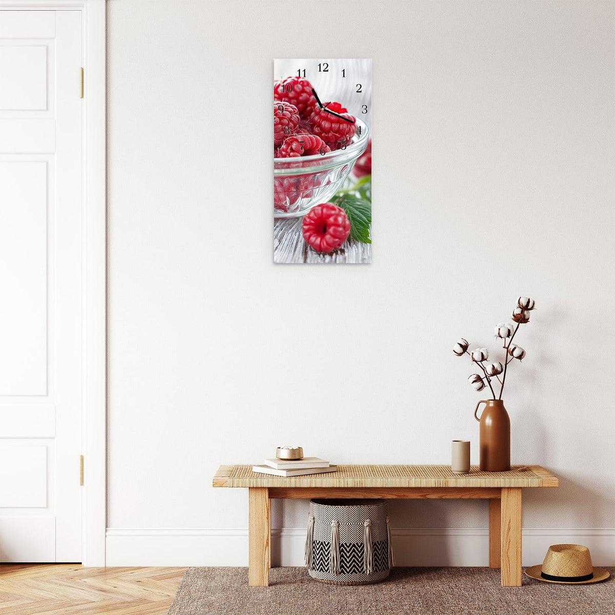 Moderne Wanduhr aus Glas mit Farbtiefe – Wanduhr Frische Himbeeren aus Glas – Hochformat 30 × 60 cm