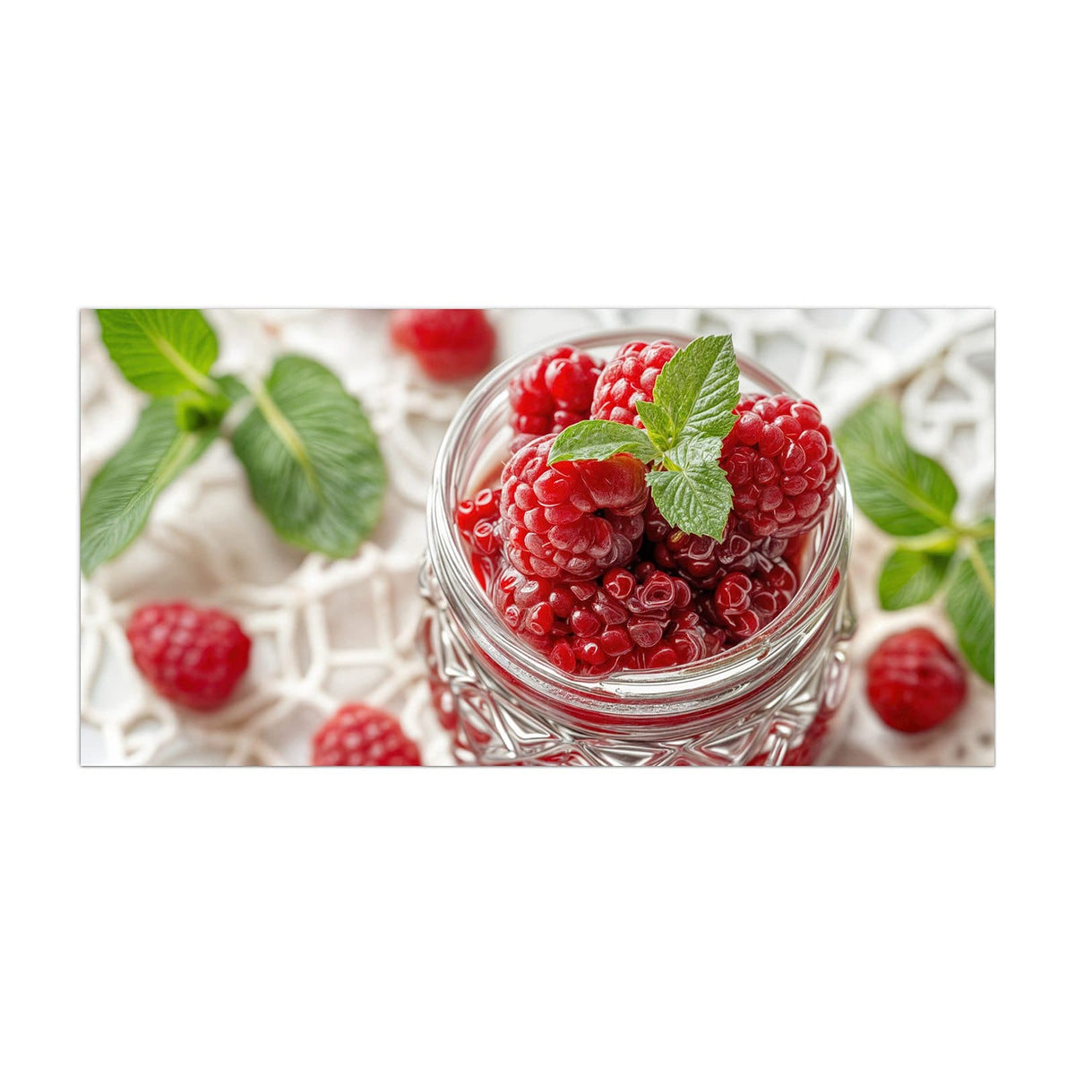 Küchenrückwand aus Glas Glas mit Himbeeren im Hochformat, Motiv bildfüllend von vorn