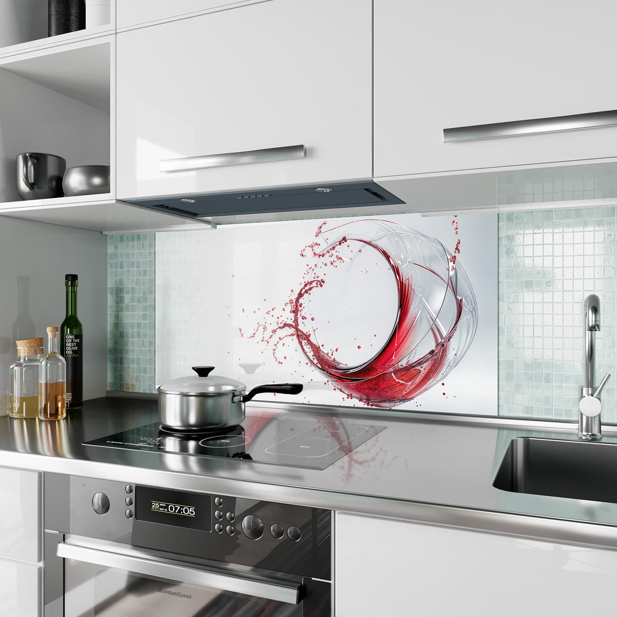 Küchenrückwand aus Glas Wirbelnder Rotwein im Hochformat als Spritzschutz hinter dem Kochfeld, über dem Fliesenspiegel montiert