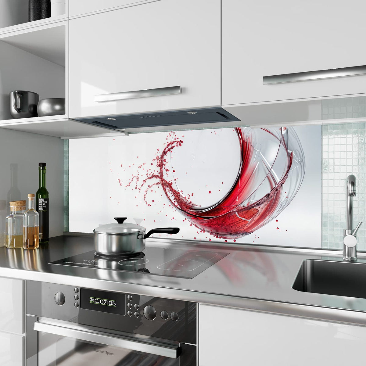Küchenrückwand Wirbelnder Rotwein aus Glas – Rotwein wirbelt im schwingenden Glas