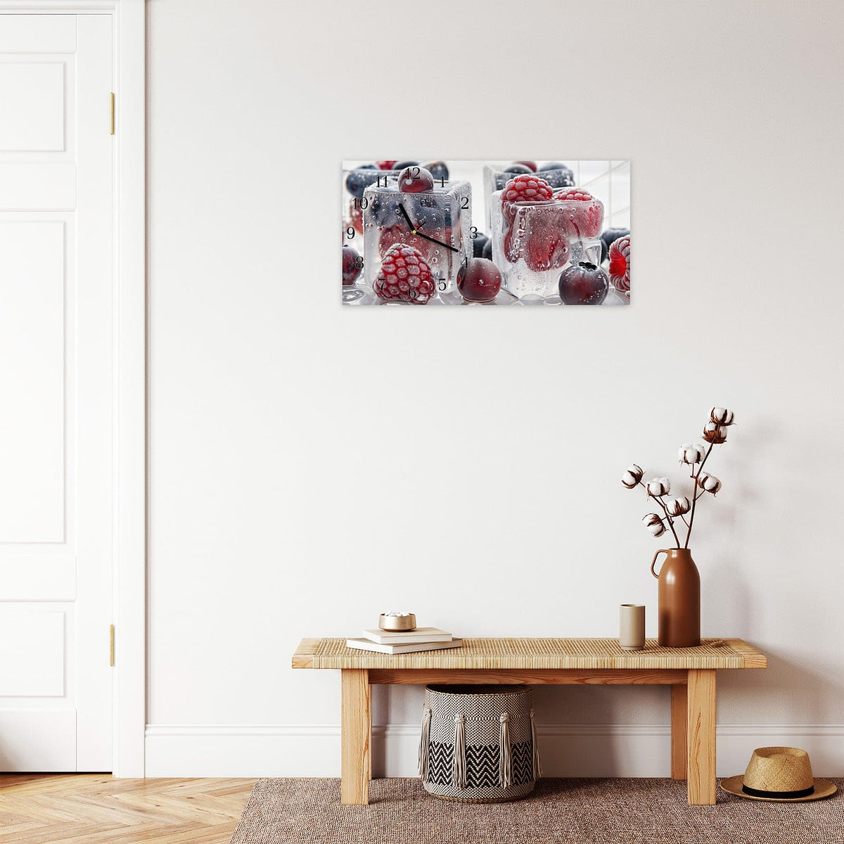 Moderne Wanduhr aus Glas mit Farbtiefe – Wanduhr Gefrorene Beeren aus Glas – Querformat 60 × 30 cm