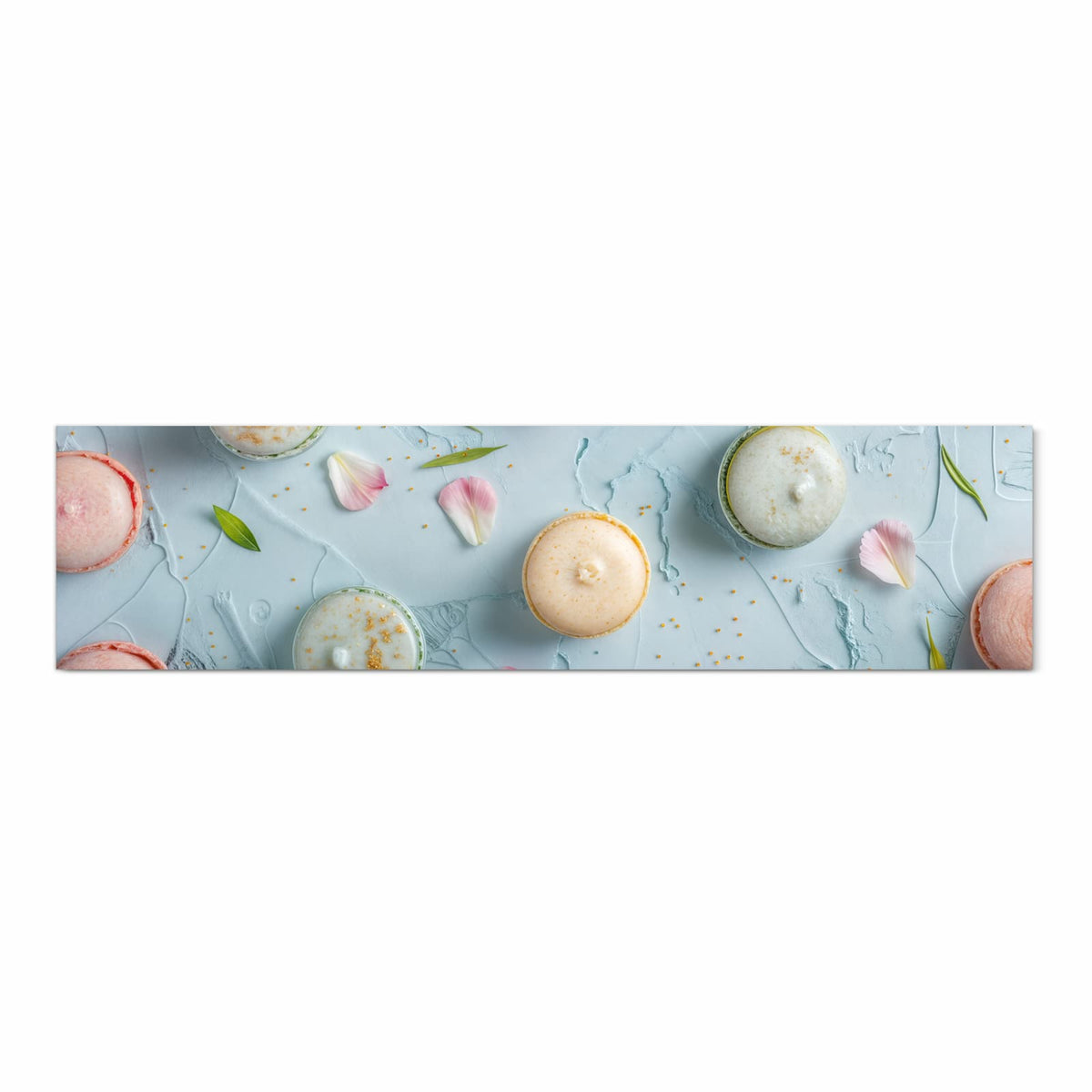 Rutschfester dünner Teppich mit Motiv Französische Macarons in Frontansicht für sicheren Stand