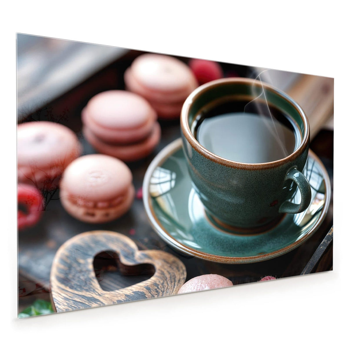 Küchenrückwand aus Glas im Hochformat: Grüne Steinguttasse mit schwarzem Kaffee, rosa Macarons, Himbeeren und Holzherz