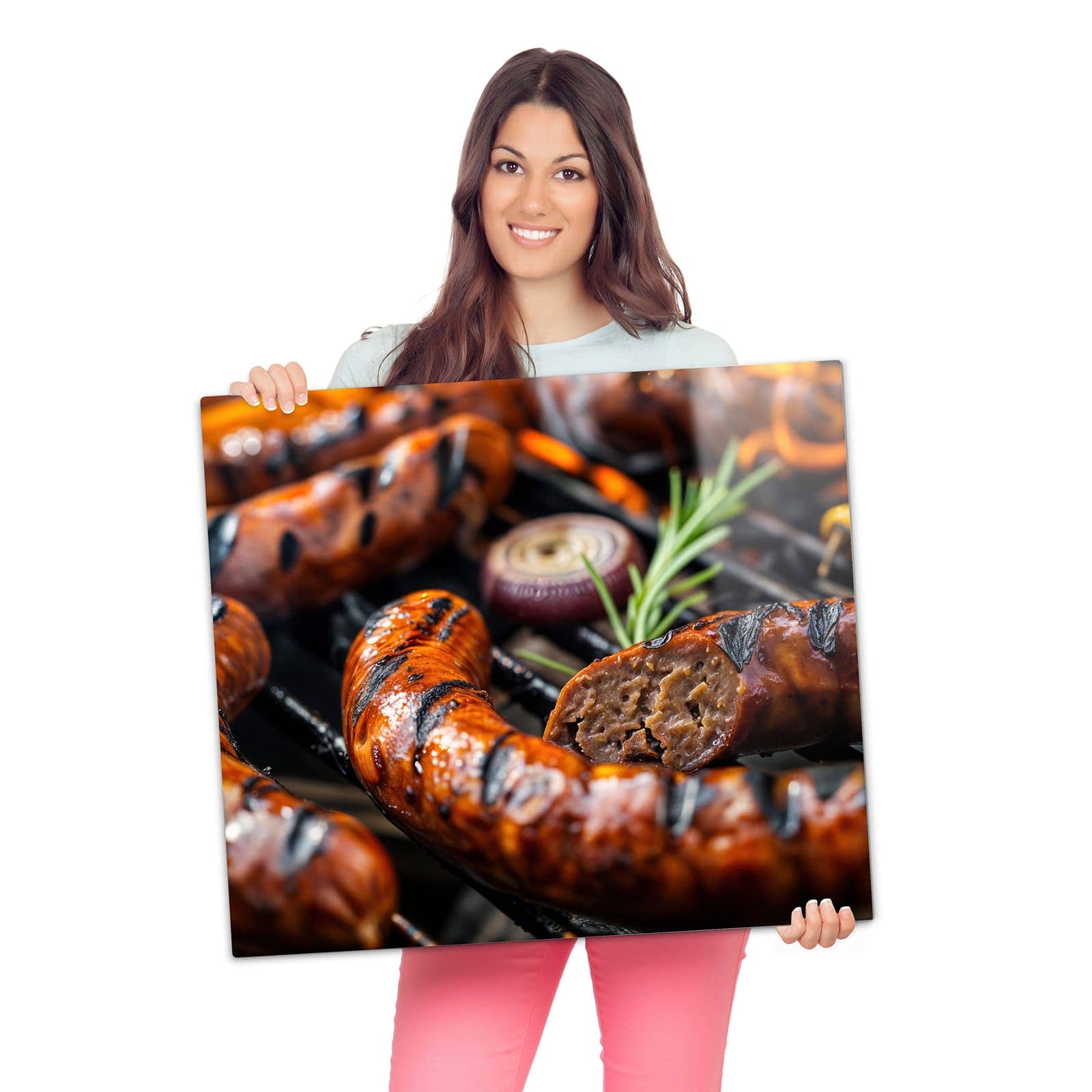 Herdabdeckplatte Induktion mit Grillwurst BBQ-Motiv wird zur Größendarstellung gehalten