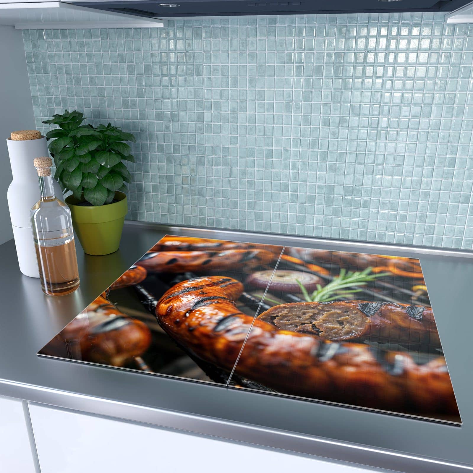 2-teilige Herdabdeckung aus Holz mit Grillwurst BBQ-Motiv auf dem Ceranfeld