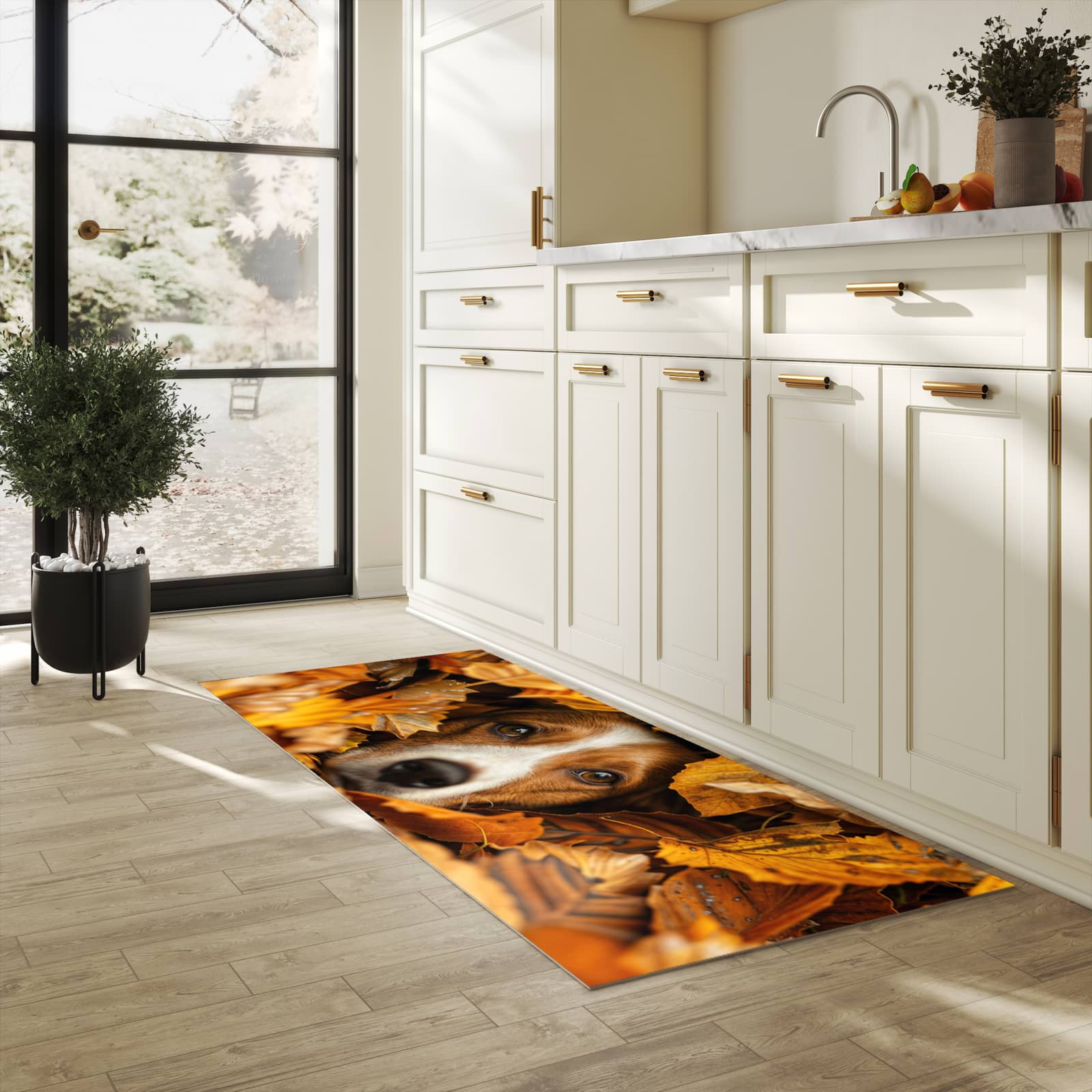 UV-beständiger Küchenläufer mit Motiv Hund im Herbstlaub in heller Küche