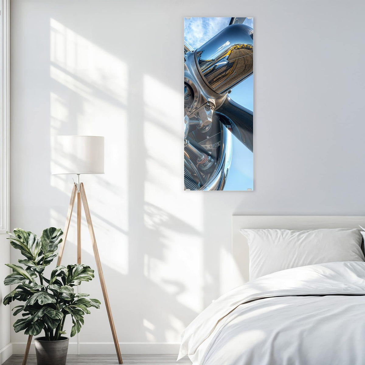 Glasbild Propeller aus Chrom an der Wand – Verchromter Sternmotor mit Propellerblättern vor blauem Himmel, starke Spiegelungen