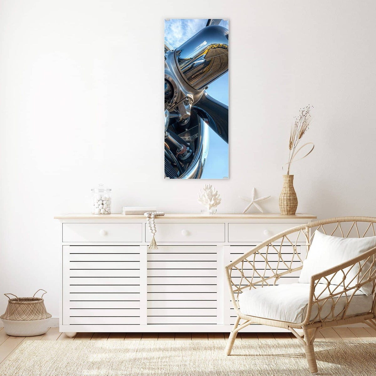Glasbild Propeller aus Chrom an der Wand – Verchromter Sternmotor mit Propellerblättern vor blauem Himmel, starke Spiegelungen
