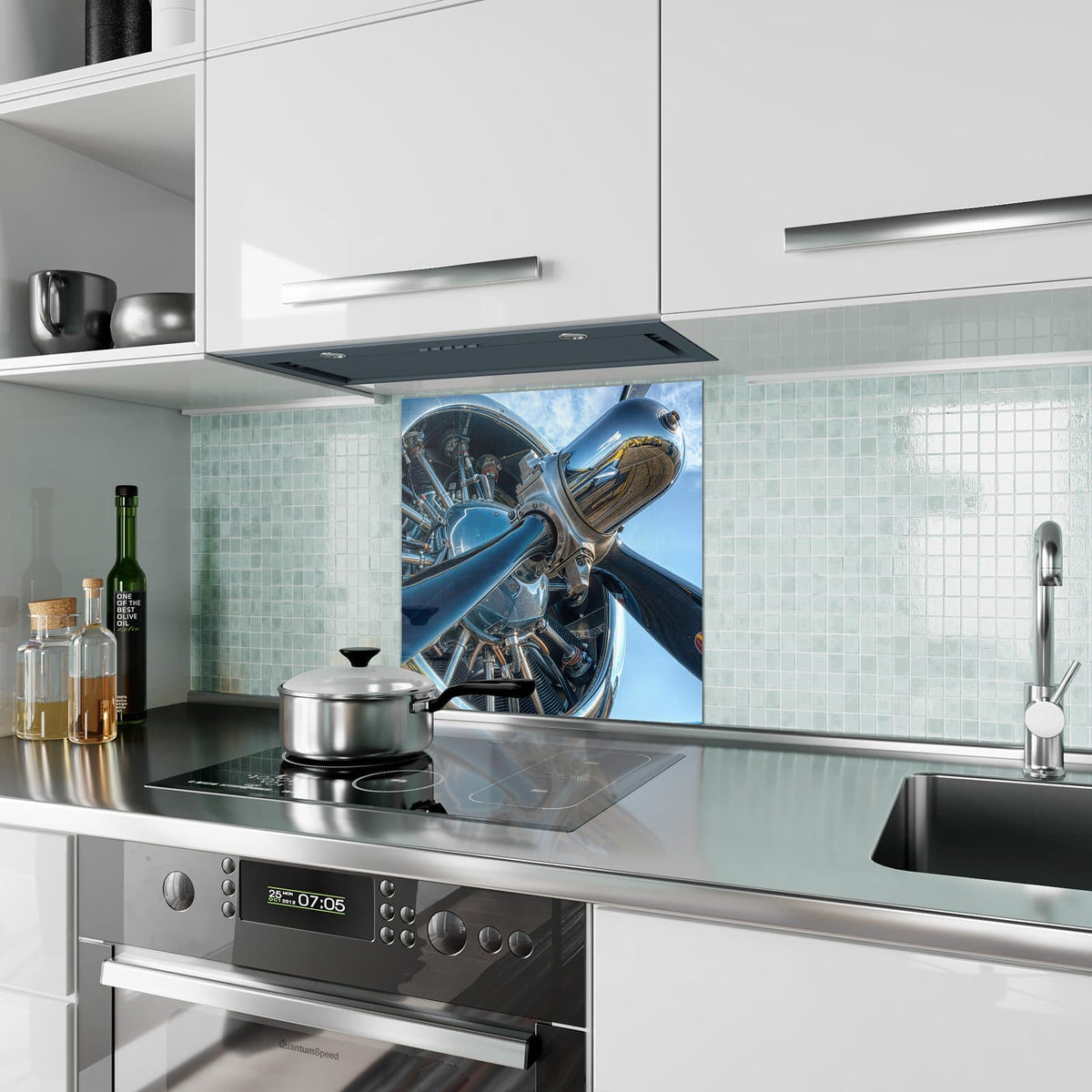 Küchenrückwand Propeller aus Chrom aus Glas – Glänzender Propeller in Nahaufnahme