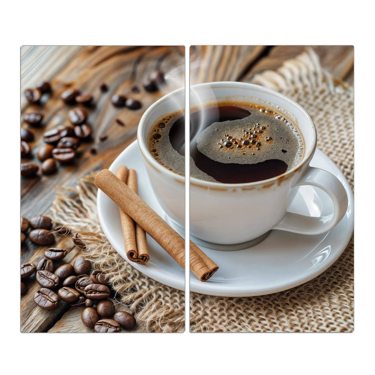 Weiße Tasse schwarzer Kaffee mit Schaum, zwei Zimtstangen auf der Untertasse, Jutestoff