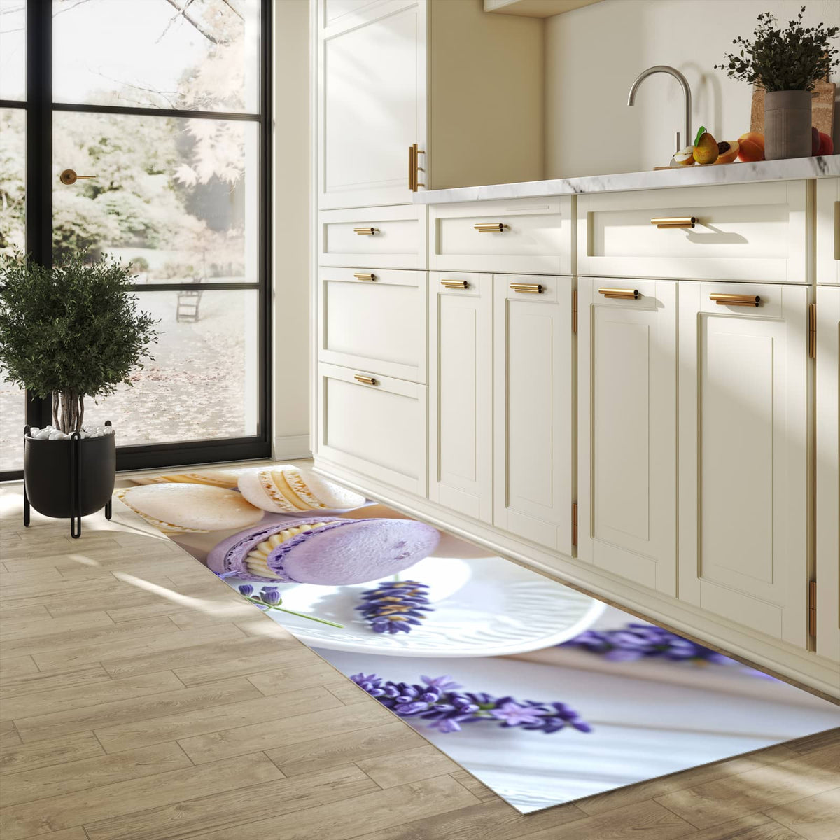 Komfortabler langer Teppich mit Motiv Lavendel Macarons in heller Küche