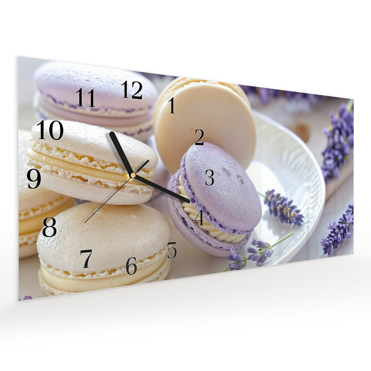 Vormontiert – mit Schwebeeffekt – Wanduhr Lavendel Macarons aus Glas – Querformat 60 × 30 cm