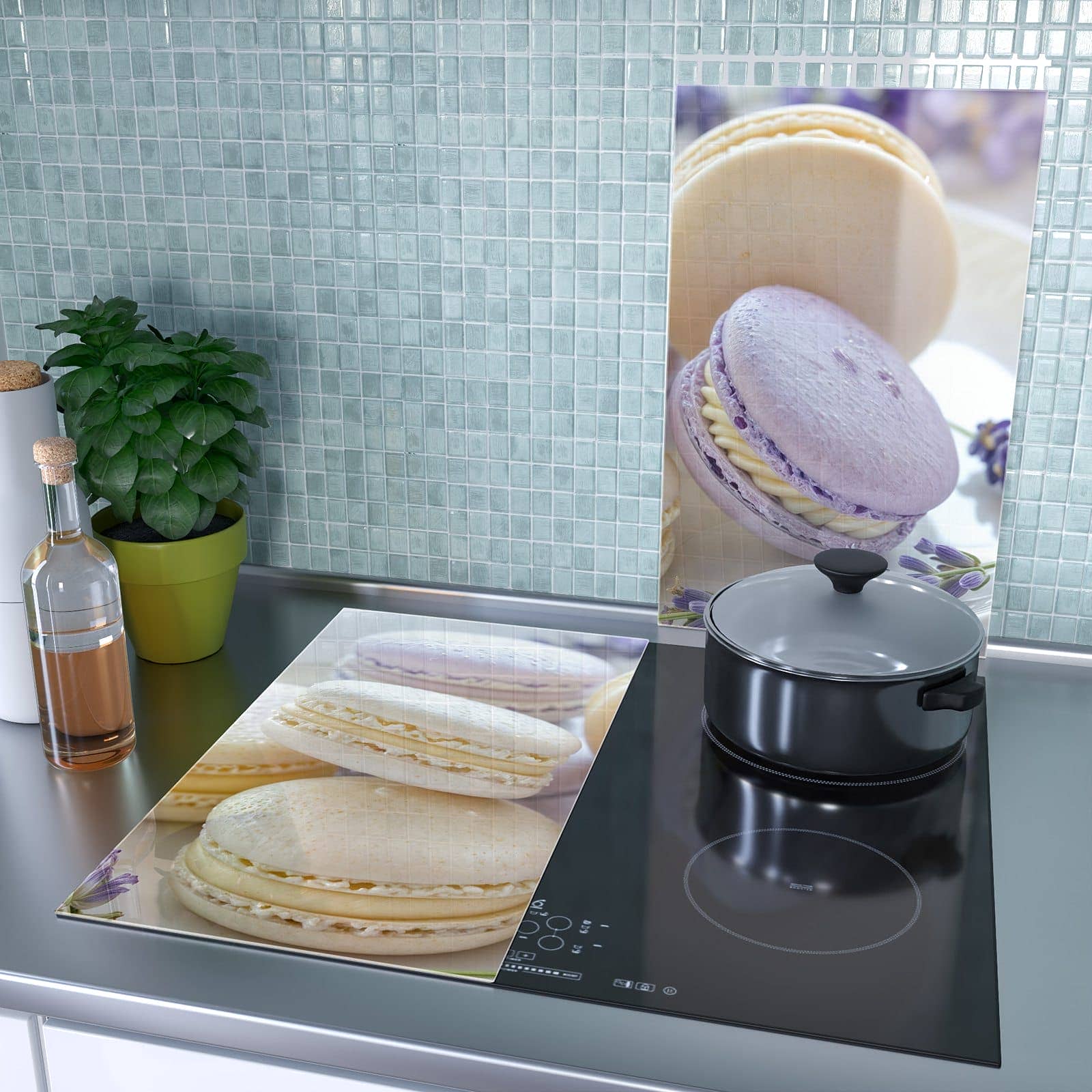 2-teilige Glasabdeckplatte für Ceranfeld mit Lavendel Macarons-Motiv als Spritzschutz hinter dem Kochfeld
