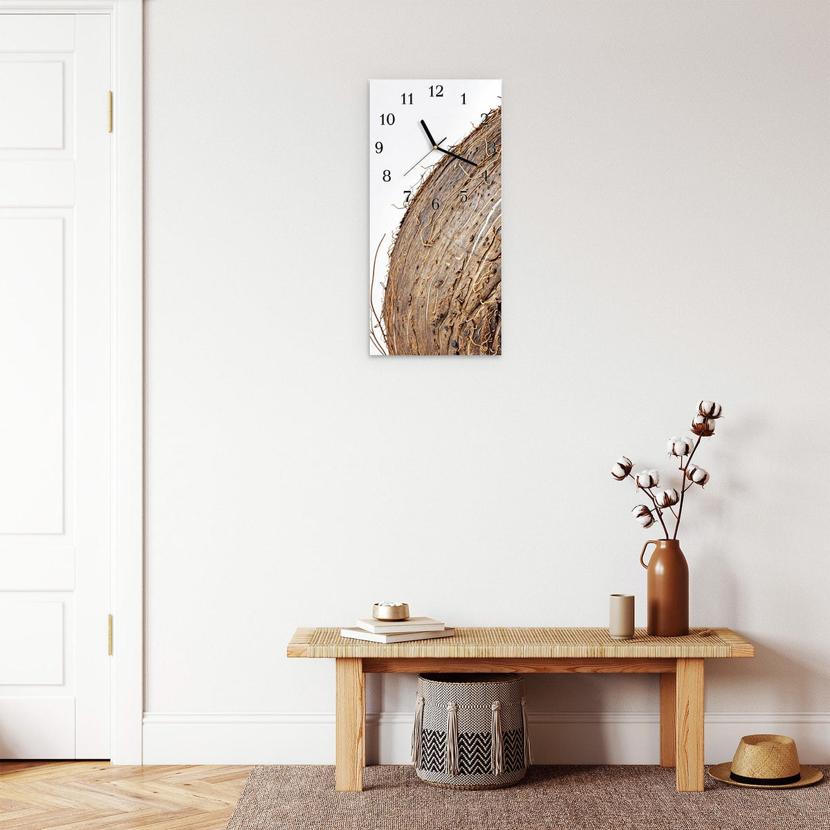 Moderne Wanduhr aus Glas mit Farbtiefe – Wanduhr Nuss Schale Detail aus Glas – Hochformat 30 × 60 cm