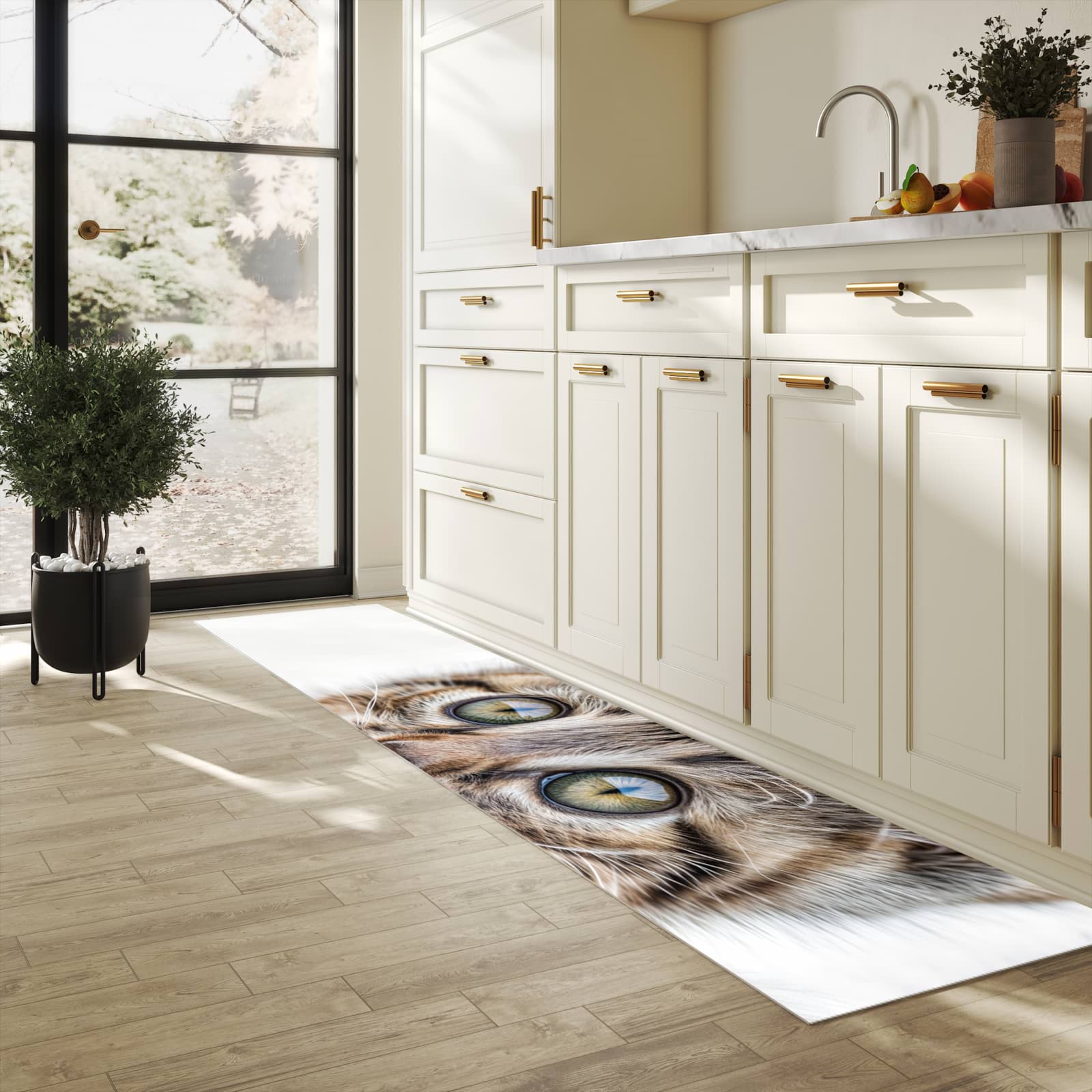 Abriebfester Küchenläufer mit Motiv Katzenjunges trittin in heller Küche