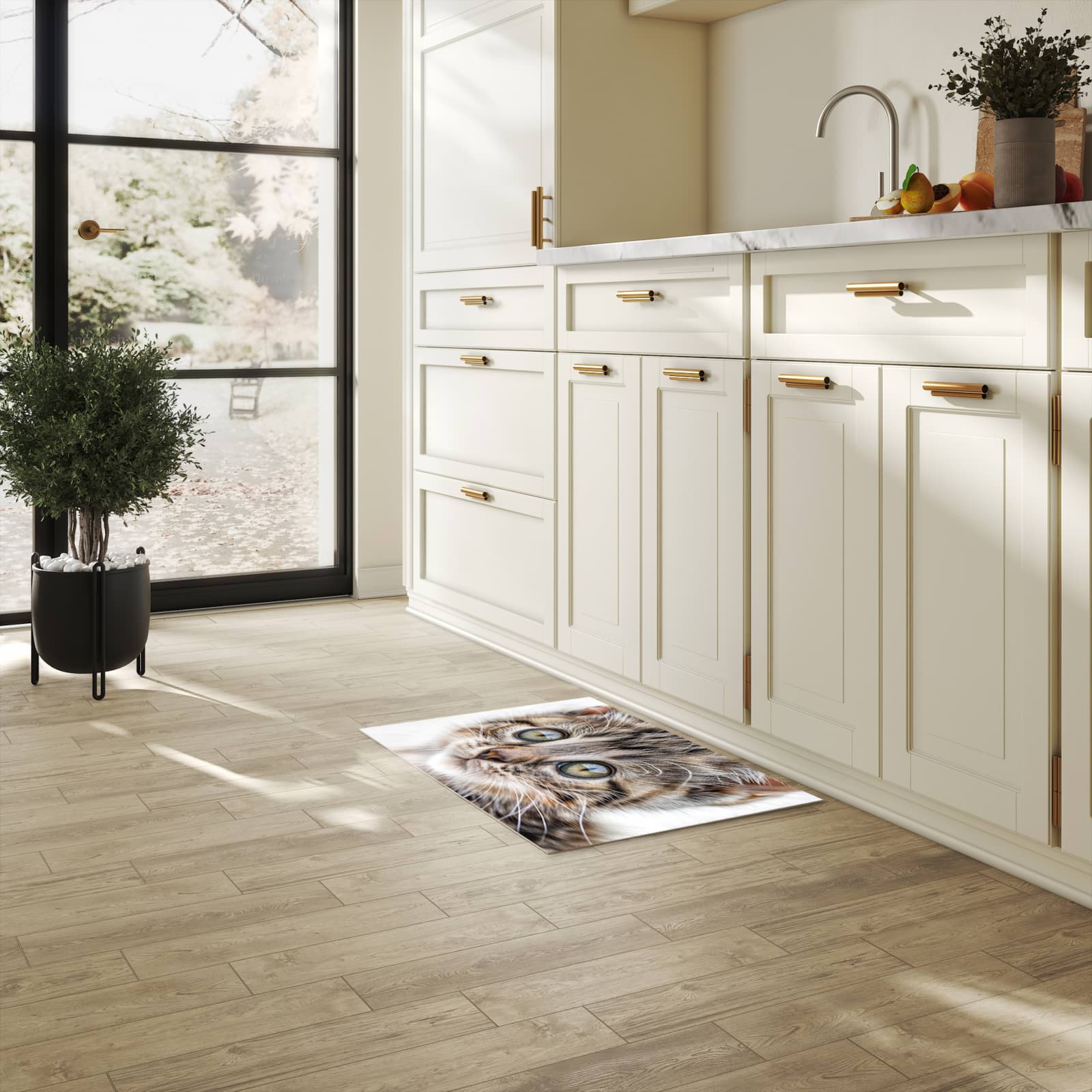 UV-beständiger Teppichläufer mit Motiv Katzenjunges trittin in heller Küche