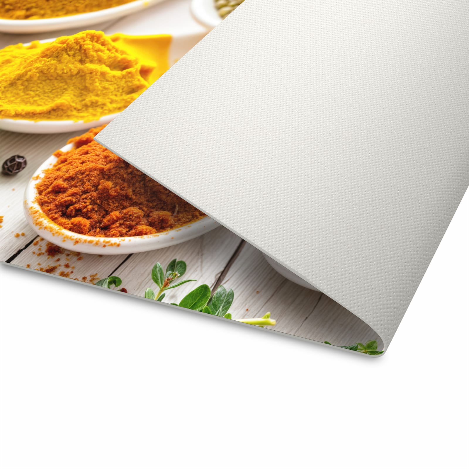 Leicht waschbarer Küchenteppich mit Motiv Gewürzvielfalt in moderner Küche