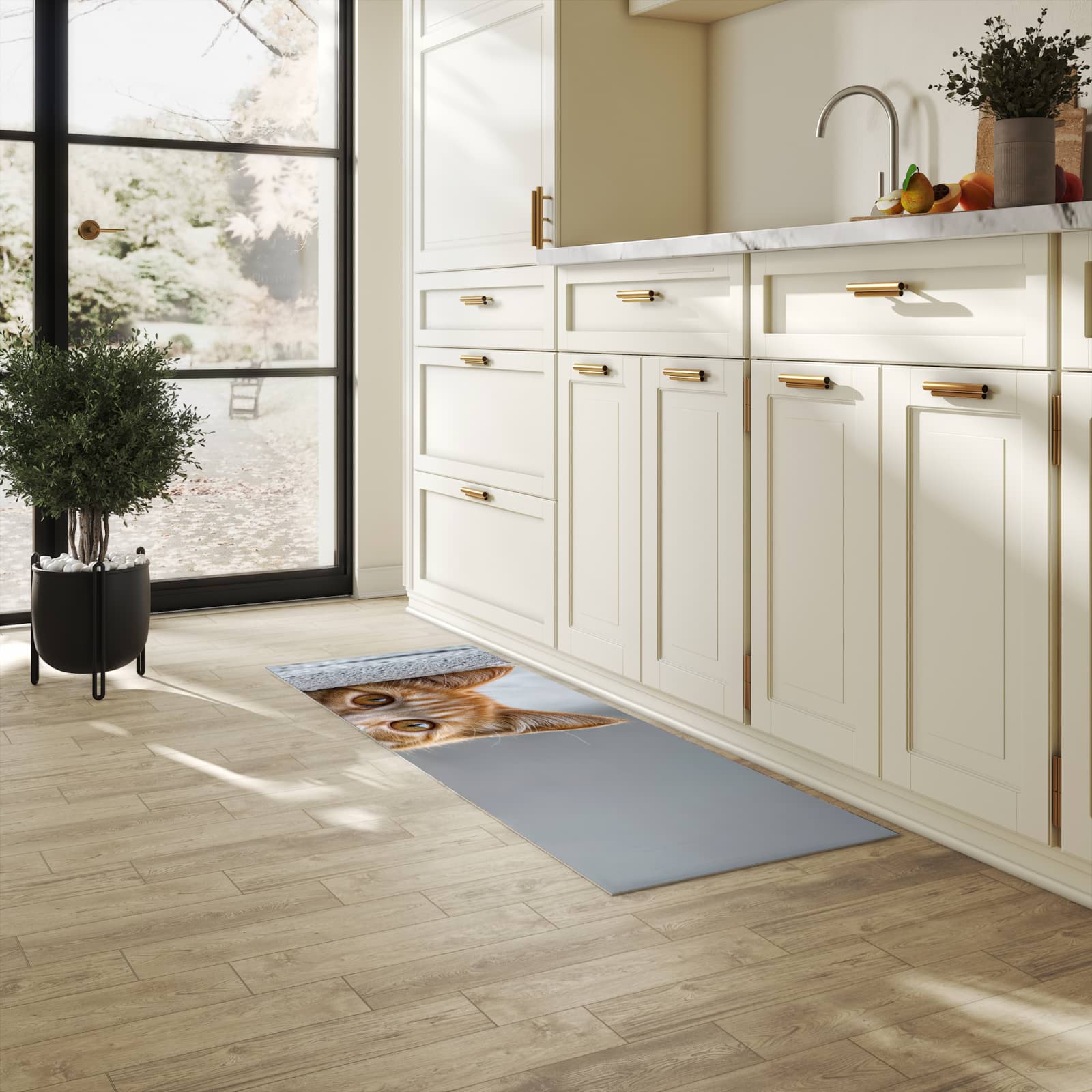 Rutschfester Küchenläufer mit Motiv Neugierige Katze für Trittkomfort in heller Küche