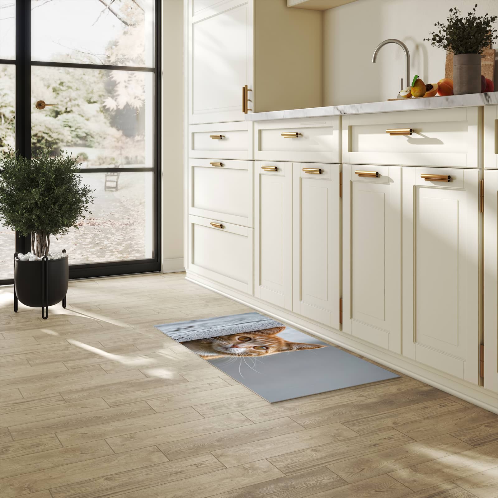 Abriebfester rutschfester Küchenläufer mit Motiv Neugierige Katze in heller Küche