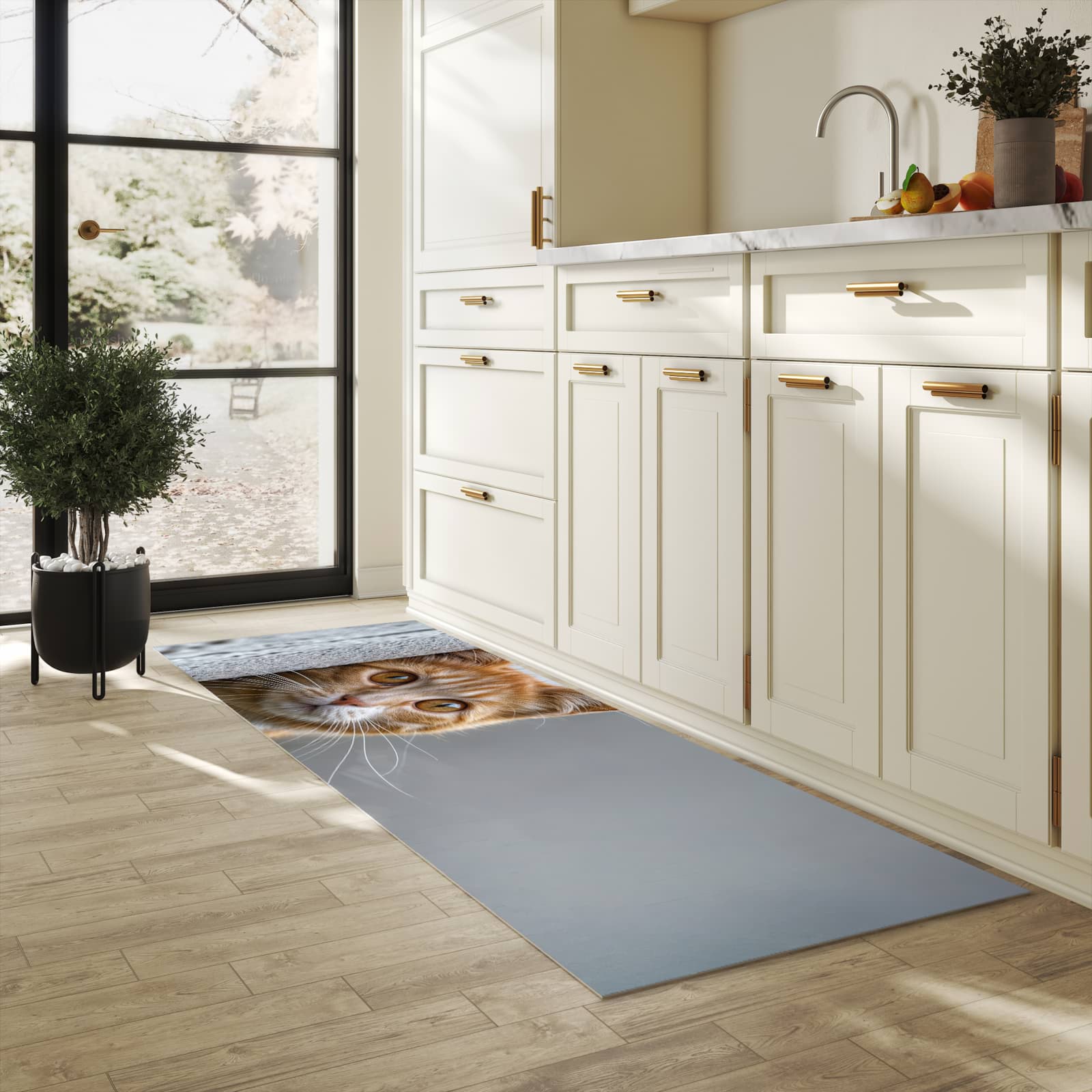 Flacher moderner Küchenläufer mit Motiv Neugierige Katze in heller Küche