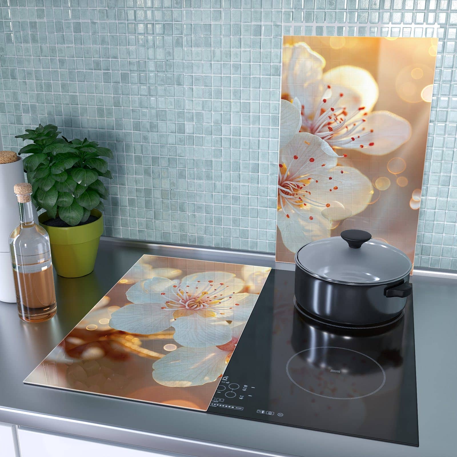 2-teilige Herdabdeckung mit Blüten im Sonnenlicht-Motiv als Spritzschutz hinter dem Kochfeld