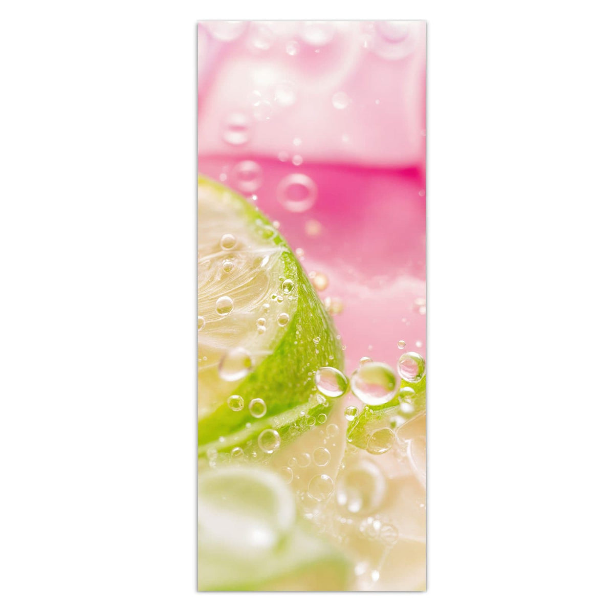 Makro von Limettenscheiben in rosa Flüssigkeit mit vielen Blasen