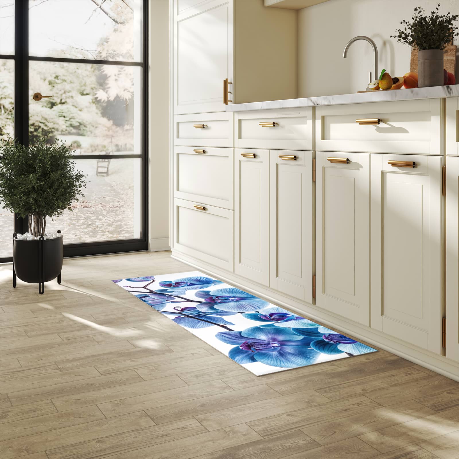 Flacher Läufer mit Motiv Blaue Orchideen Blüte für rutschfesten Halt in heller Küche