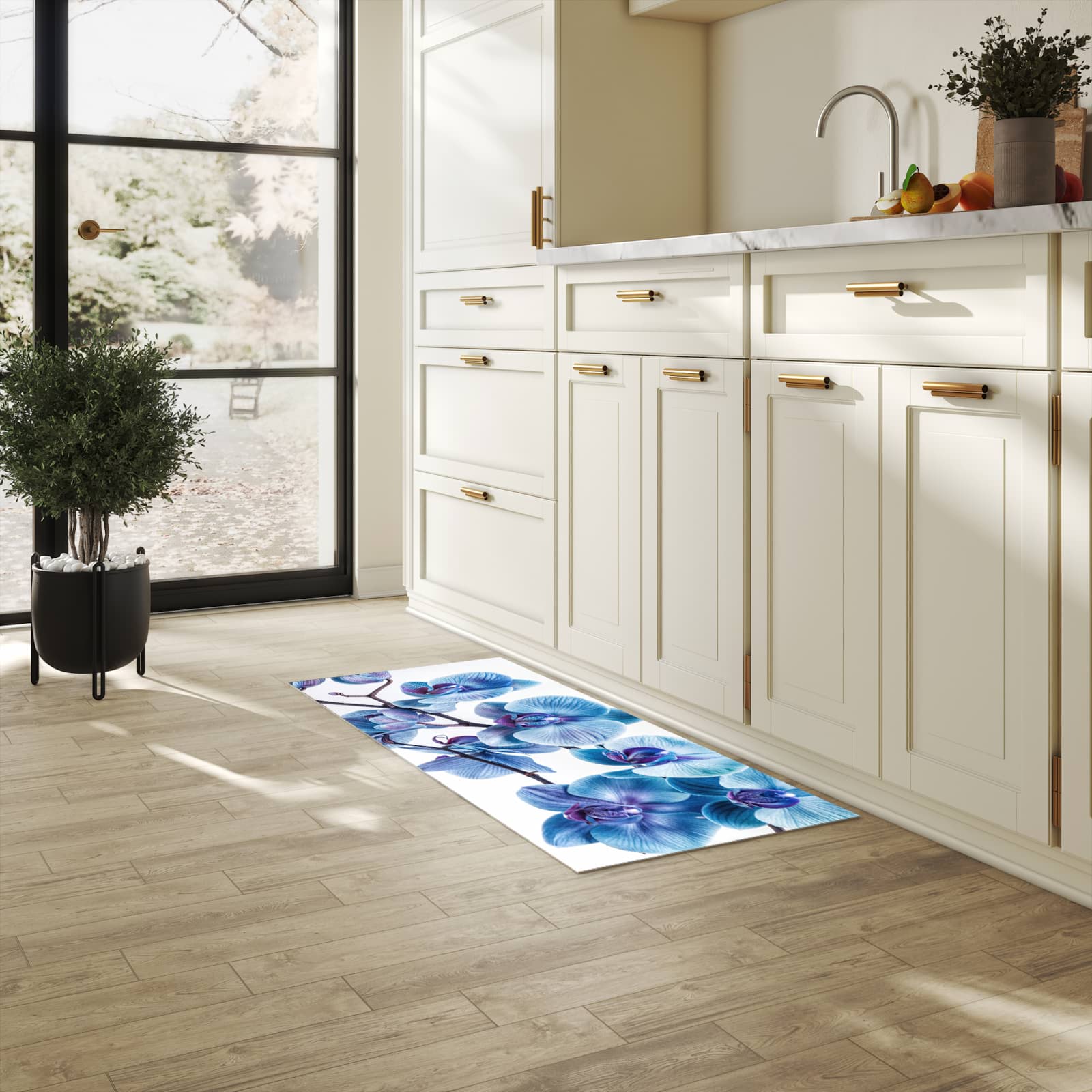 Langlebiger Läufer mit Motiv Blaue Orchideen Blüte für Eingangsbereich in heller Küche