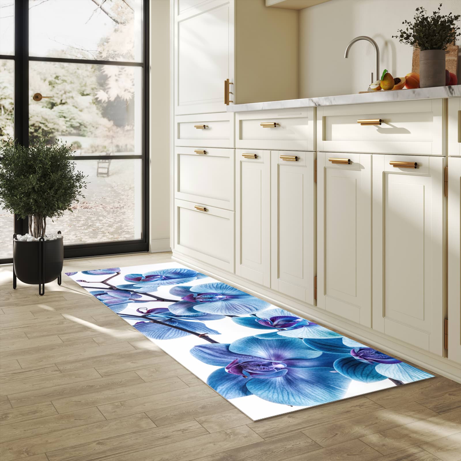 Hygienischer rutschfester Küchenteppich mit Motiv Blaue Orchideen Blüte in heller Küche