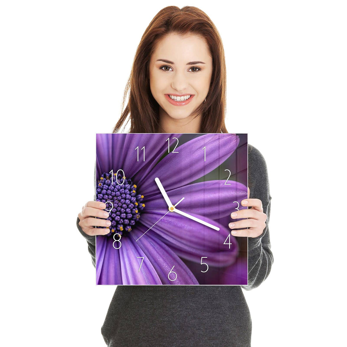 Nahaufnahme eines violetten Kapkörbchens mit dunkelblauem, gelb getupftem Zentrum.