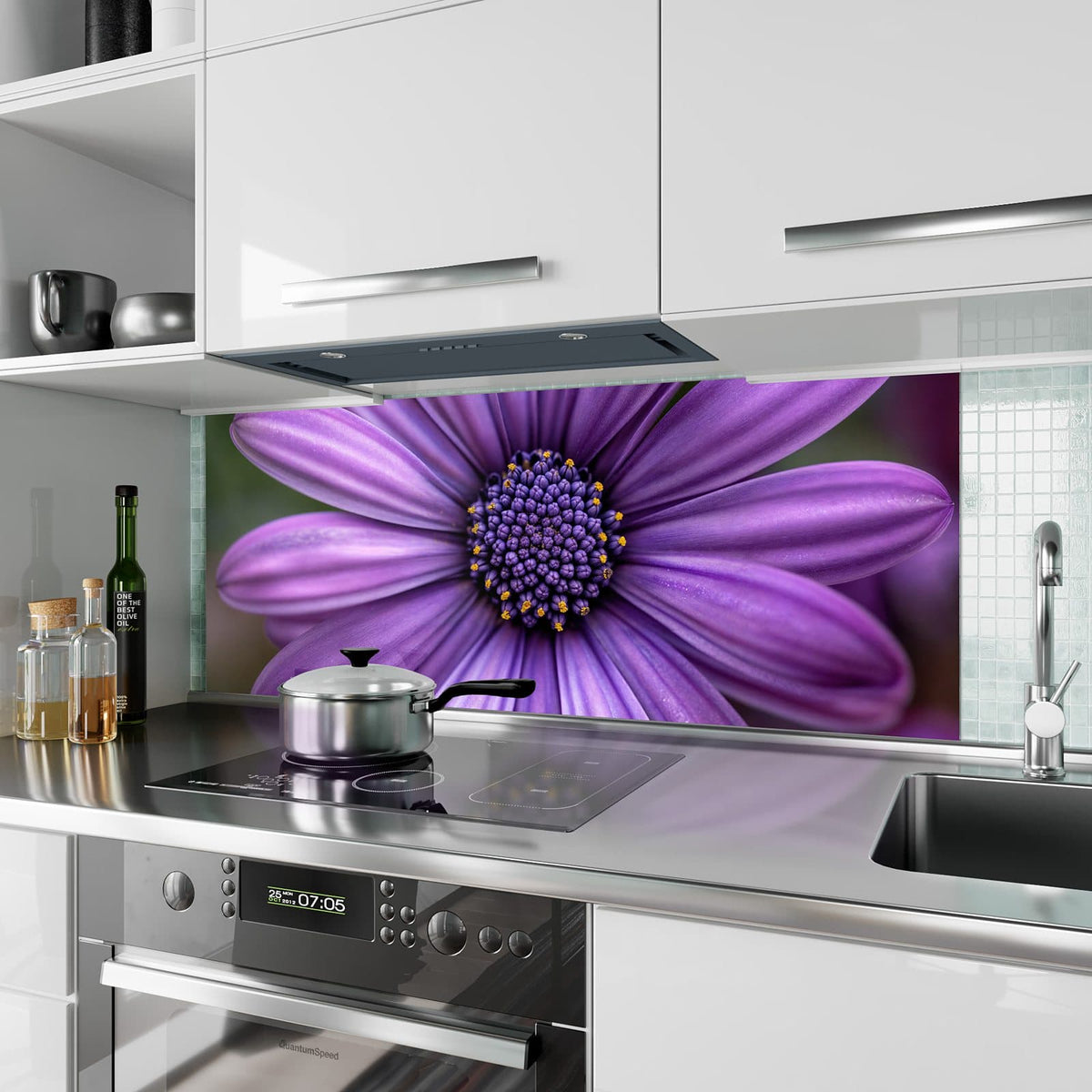 Küchenrückwand Lila Kapkörbchen aus Glas – Violette Blüte mit dunkelblauem Zentrum
