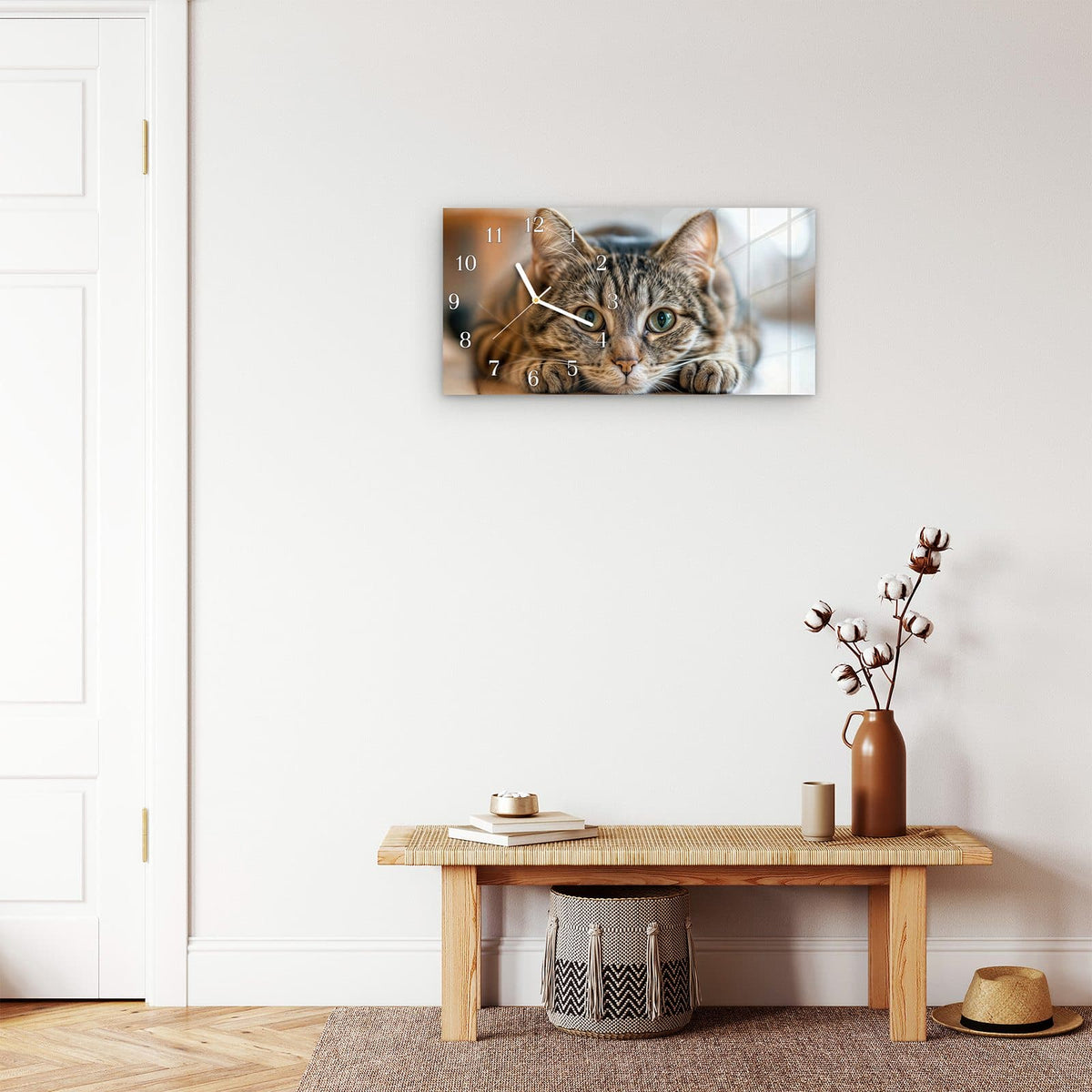 Moderne Wanduhr aus Glas mit Farbtiefe – Wanduhr Kuschelnde Katze aus Glas – Querformat 60 × 30 cm