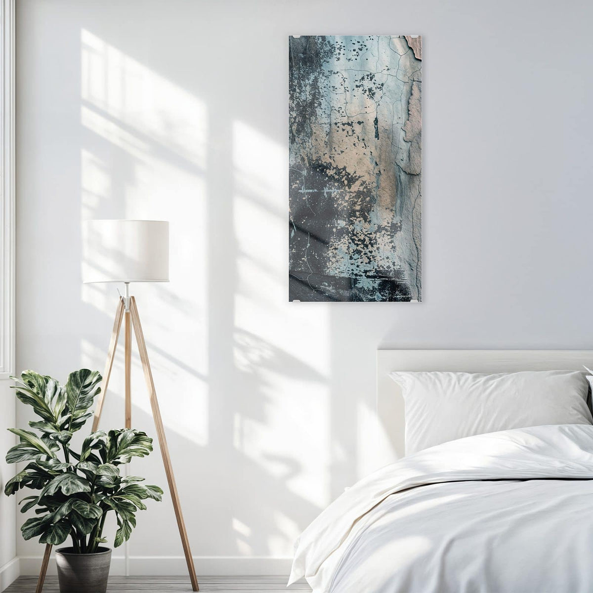 Glasbild Rissiger Putz in Blau an der Wand – Rissige Wand in Blaugrau und Schwarz mit abgeplatzten Stellen in Rosé und Beige