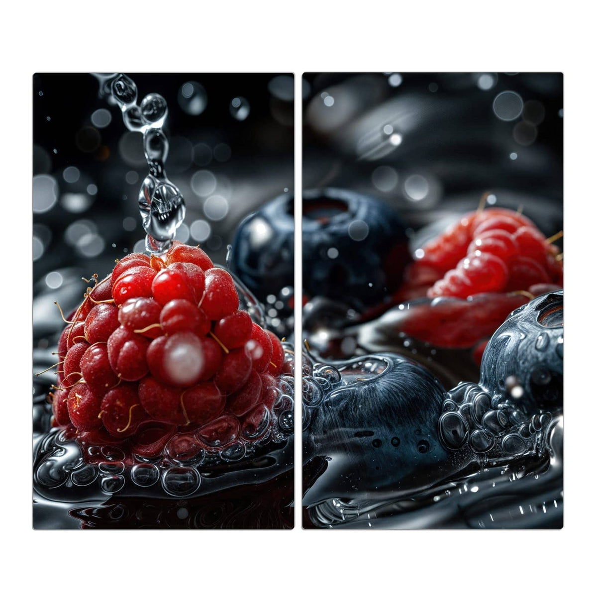 Makro: eine Himbeere und Blaubeeren in dunklem Wasser, ein Tropfen fällt herab