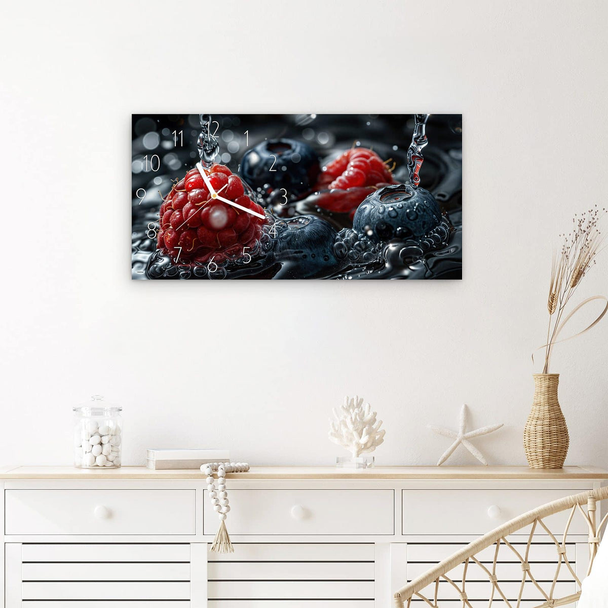 Wanduhr Früchte im Wasser aus Glas – Querformat 60 × 30 cm – Beeren im sprudelnden Wasser