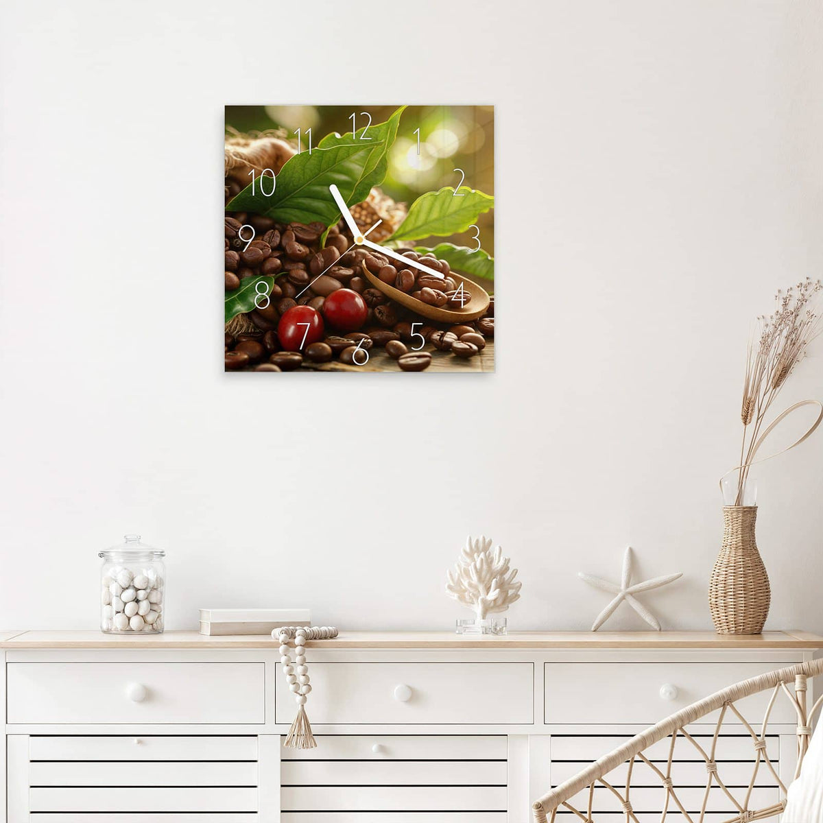 Wanduhr Rote Kaffeekirschen aus Glas – Quadratisch 30 × 30 cm – Rote Kaffeekirschen aus dem Jutesack
