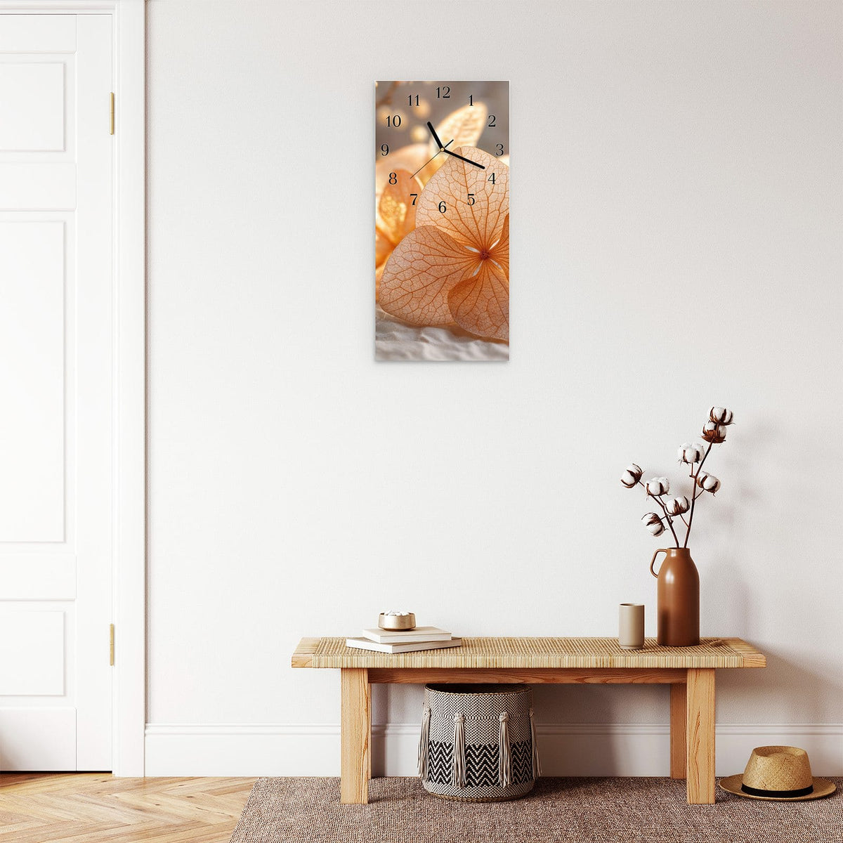 Moderne Wanduhr aus Glas mit Farbtiefe – Wanduhr Blumenarrangement aus Glas – Hochformat 30 × 60 cm