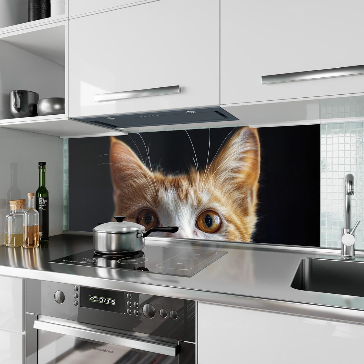 Küchenrückwand Katze mit Bernsteinaugen aus Glas – Bernsteinaugen vor dunklem Hintergrund